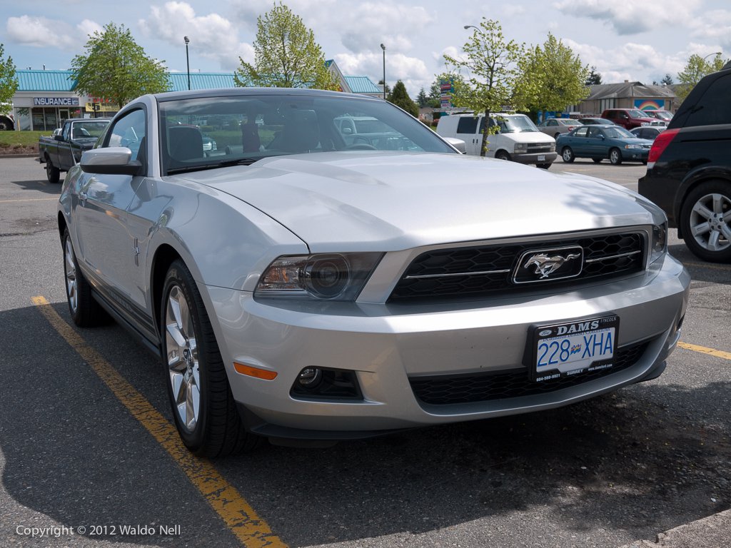 Ford Mustang 2010 V6 Front