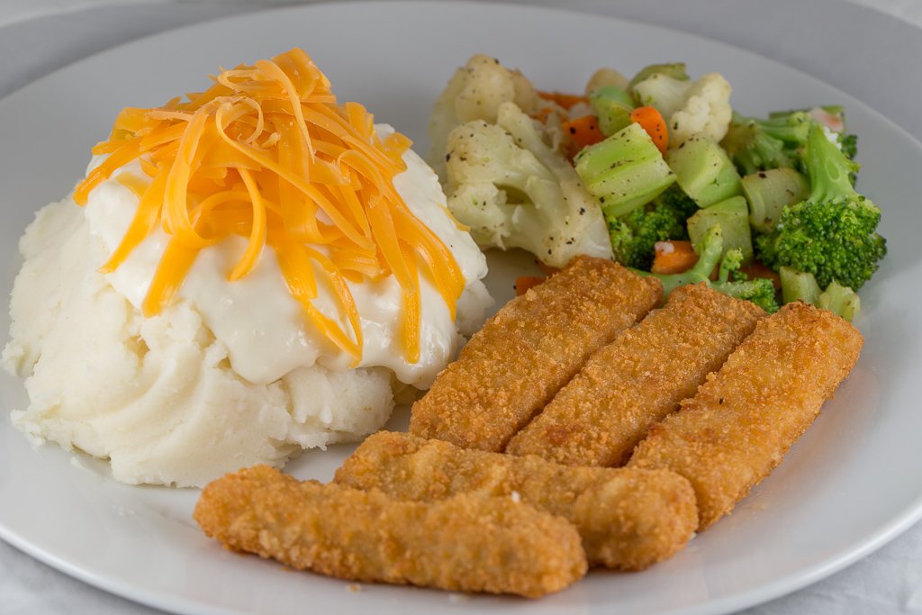 Fish fingers, mash with white sauce and vegetables - 1DX