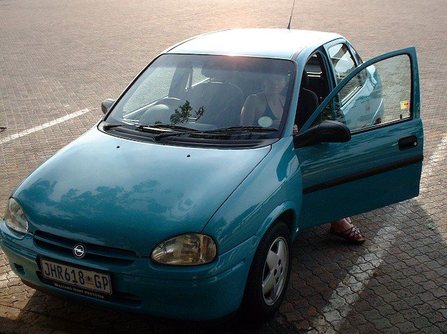 Opel Corsa 1.6i Sedan